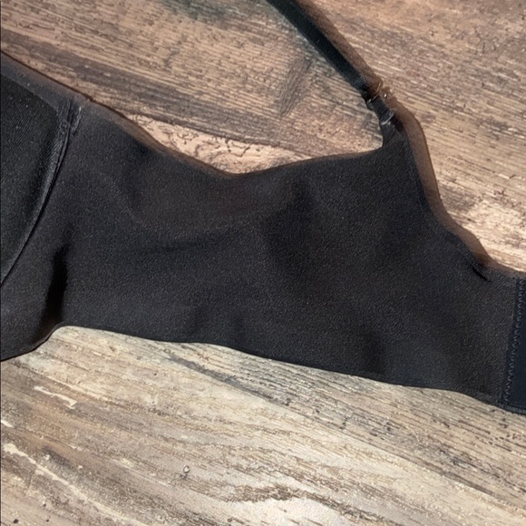 SKIMS Black Bra with Subtle Logo Detail - Picture 5 of 6